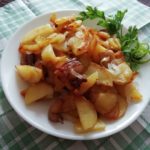 Жареная картошка с салом и луком