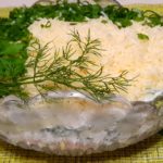Салат с огурцом, колбасой и сыром